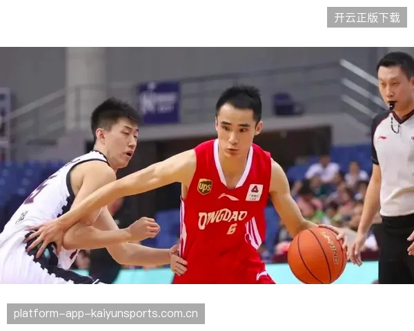 CBA上海后卫突破中投命中提升士气