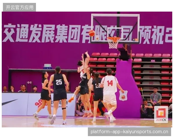 女篮队连续快攻点燃赛场激情，见证青春力量的巅峰对决
